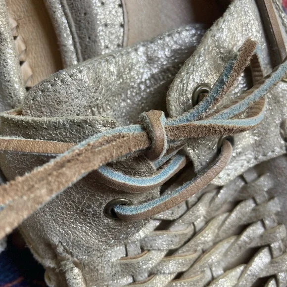 Frye Quincy Woven Metallic Boat Shoes — Wm 10 EUC/ Like new - Picture 4 of 13